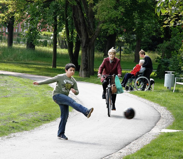 Die Generationen soll der vergrerte ...links) freuen sich ber das Ergebnis.   | Foto: Tolsdorf