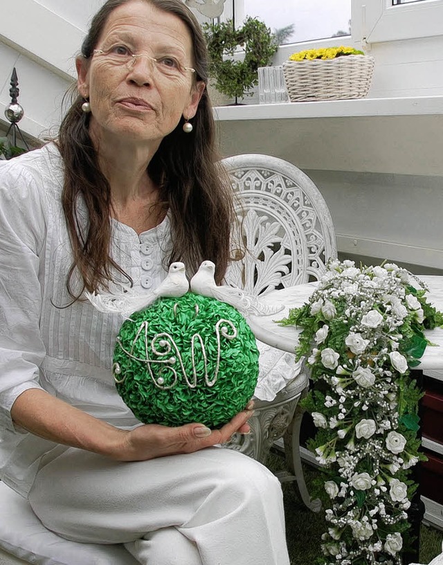 Christine Pfister-Whrle mit einem ihrer Objekte   | Foto: FREY