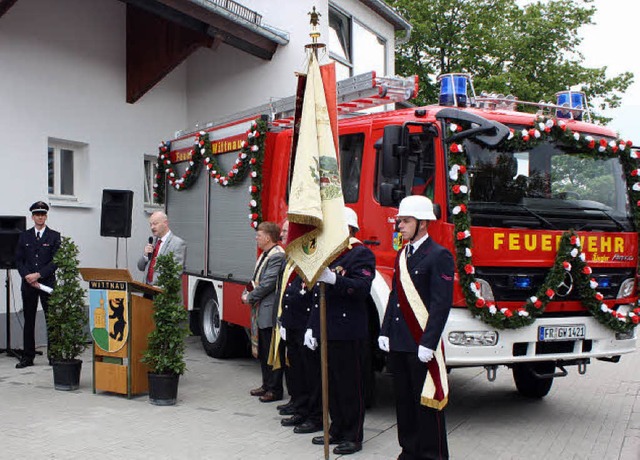 Festlich geschmckt war das neue Lsch...offiziellen bergabe an die Feuerwehr.  | Foto: barbara schmidt