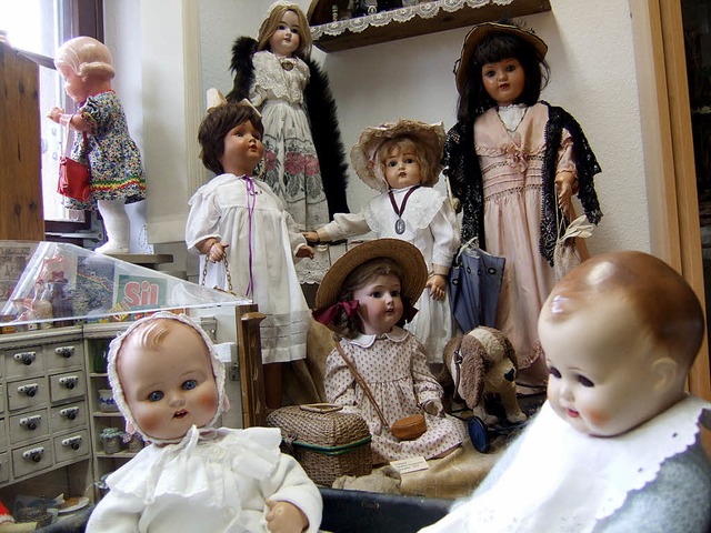 Mehr als 550 Puppen sowie Dutzenden vo...abinett sind nun in Staufen zu sehen.   | Foto: Susanne Mller