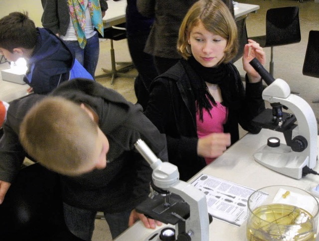 Mikroskopieren und mehr: Das Programm ...mit zahlreichen Mitmach-Aktionen auf.   | Foto: Privat