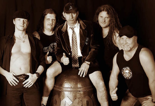 Welcher Band AC/DX nacheifert, ist uns...in der Herrischrieder Eishalle sorgen.  | Foto: BZ