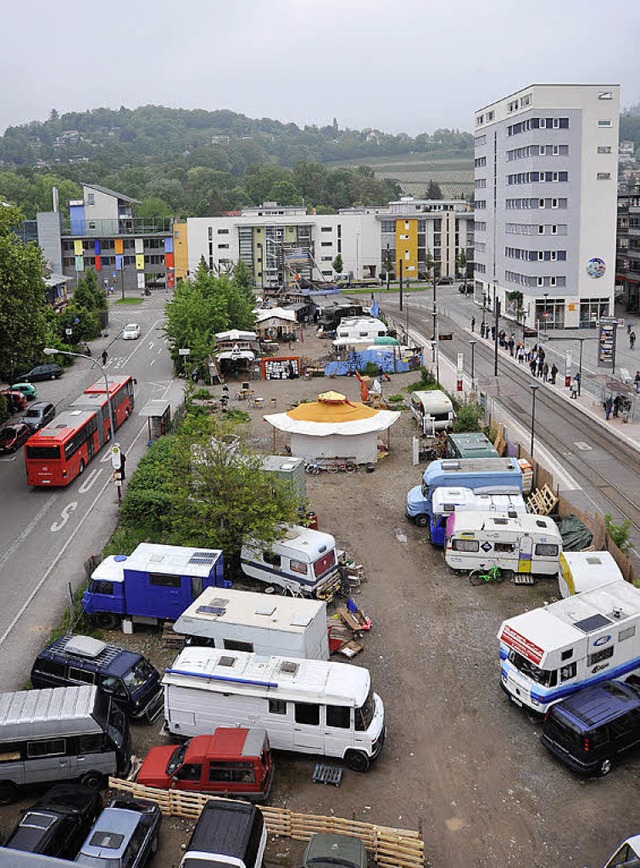 Busse verkehren  rings ums zuknftige Baugelnde.   | Foto: Bamberger