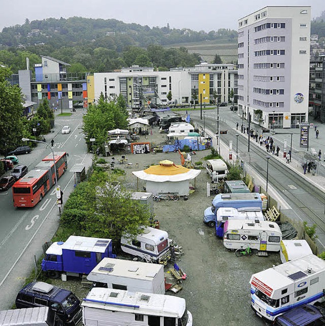 Busse verkehren  rings ums zuknftige Baugelnde.   | Foto: Bamberger