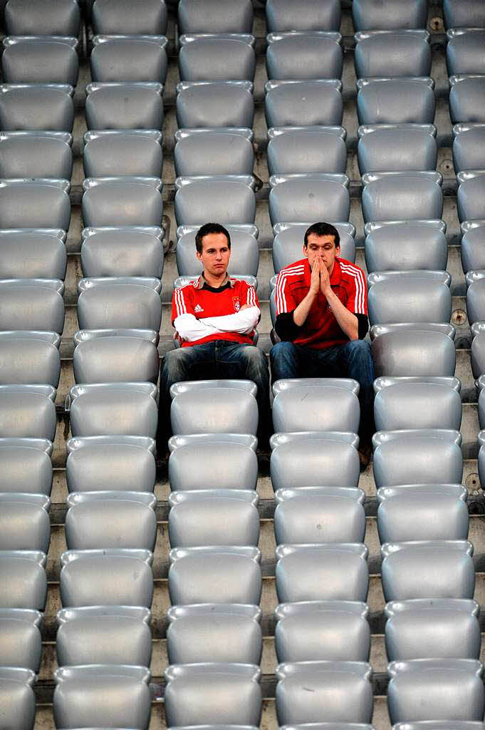 In der heimischen Allianz-Arena schauten 70.000 Bayern-Fans zu. Die Niederlage lie sie jedoch allein mit der Enttuschung zurck.