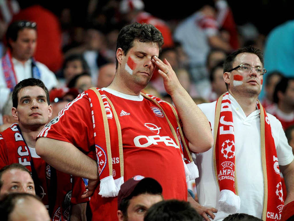 Die Enttuschung steht den Bayern-Fans ins Gesicht geschrieben.