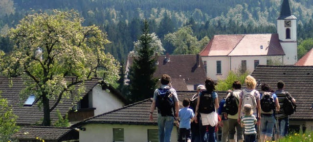 Hhenluft: Auf der Hhenstrecke rund u...genossen viele Wanderer die Aussicht.   | Foto: Christa Maier