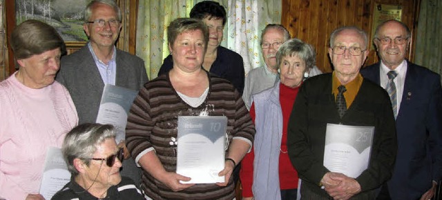 Fr langjhrige Mitgliedschaft in der ...ieder Heinz Mau und Helene Krnninger.  | Foto: Michael Gottstein