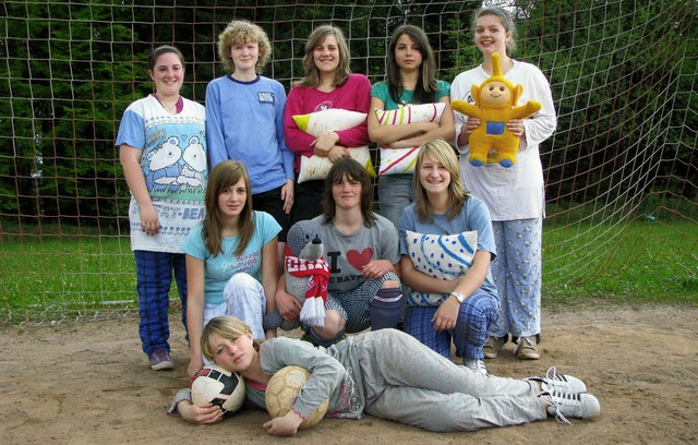 Die Damen-Siegermannschaft &#8222;dSc... Kuscheltiere und Kissen suggerierten.  | Foto: kristin fritz