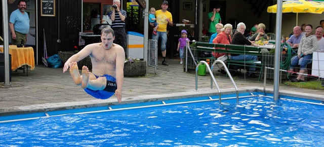 Saisonerffnung Schwimmbad Schweigmatt  | Foto: Hans-Jrgen Hege