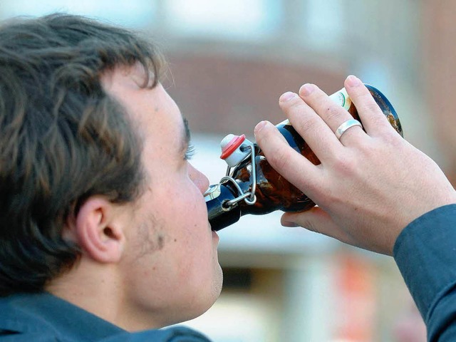 Ein Bier im Bus &#8211; das soll in Ba...ttemberg bald nicht mehr mglich sein.  | Foto: ddp