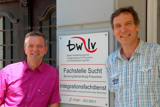 Jochim Blank (links) und Gerhard Braun werben fr die Suchtberatung.  | Foto: Sylvia-Karina Jahn