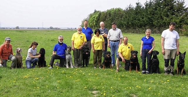 Geschafft: Die Teams aus Hundefhrer u...Schnauzer-Club schwierigen Prfungen.   | Foto: privat