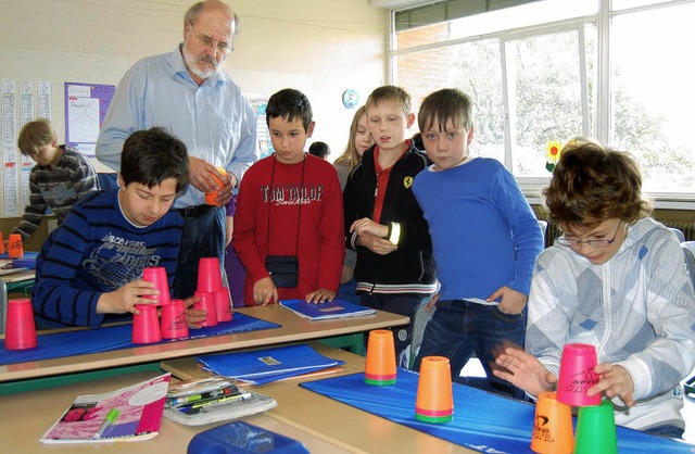 Fest im Stundenplan der  Hebelschule L...enrekord hlt, mit  Giovanni (links).   | Foto: Melanie Dramac