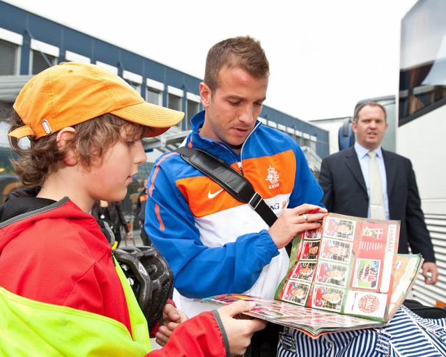 Nicht nur im Trainingslager in sterre...von Rafael van der Vaart begehrt sein.  | Foto: dpa