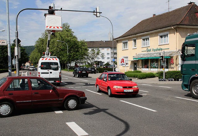 Geduld mssen Autofahrer derzeit aufbr...euzungen an der B34 passieren wollen.   | Foto: Jrn Kerckhoff