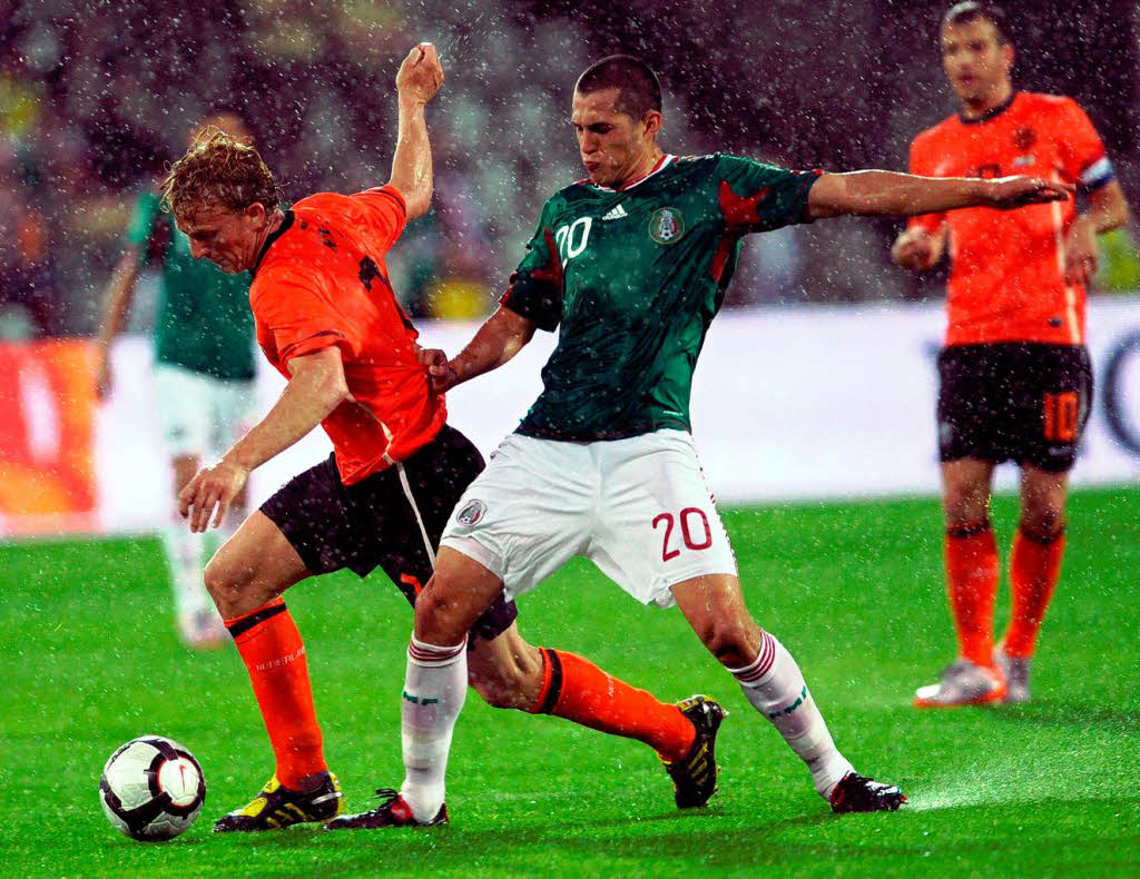 WM-Test im Stadion an der Dreisam: Niederlande vs. Mexiko 2:1.