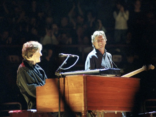 Wieder vereint: Steve Winwood und Eric Clapton (von links, Archivbild).  | Foto: Clinch/Warner Media