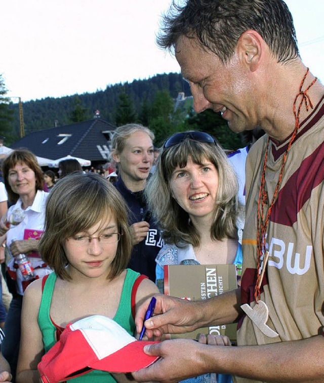 Stars wie Guido Buchwald kann man am Samstag in Huttingen hautnah erleben.   | Foto: Dieter Maurer