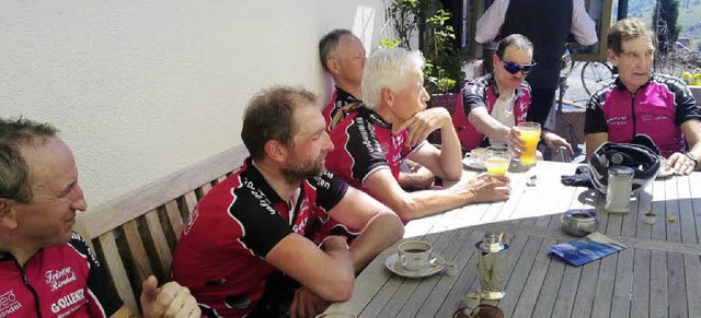 Die Radsportler des RSV Haltingen pausieren am Wiedener Eck.   | Foto: BZ
