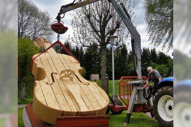 Das Geigendorf lockt mit Holz