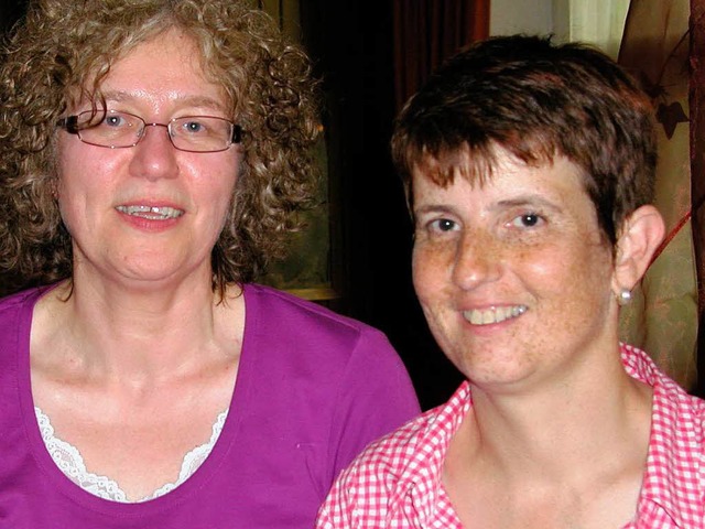 Helga Hauser (rechts) lst Eugenia Sin...e Frauen-Union im Kreisgebiet leitete.  | Foto: Ilona Hge