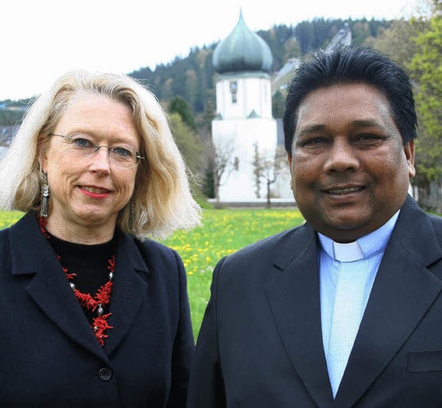 Pfarrer Vijay Kumar Nayak geniet die ...brein hat den Aufenthalt organisiert.   | Foto: Dieter Maurer