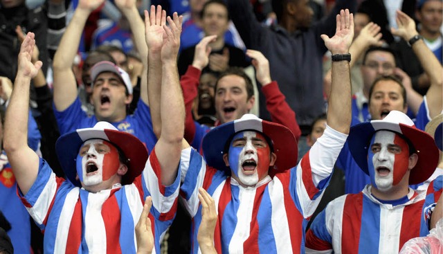 Jubelnde Fans &#8211; wird es solche S... Frankreich die Fuball-EM ausrichtet?  | Foto: ddp