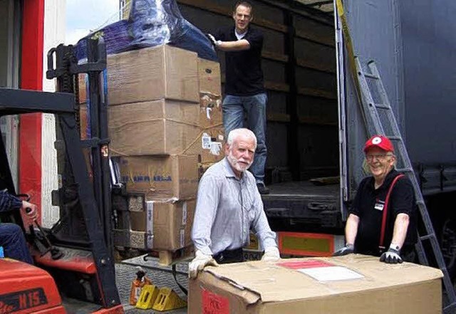 unten re. Herr Manfred Sperling; in de...n und auf dem LKW bin ich SiegmundHahn  | Foto: Gerhard Seitz