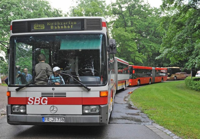 Busse ersetzten die lahm liegende Hllentalbahn.  | Foto: dpa