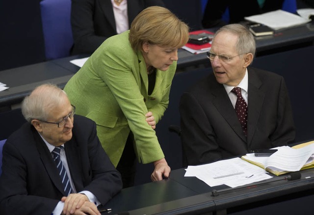 Einigkeit sieht anders aus: Wirtschaft...lerin Merkel, Finanzminister Schuble.  | Foto: ddp