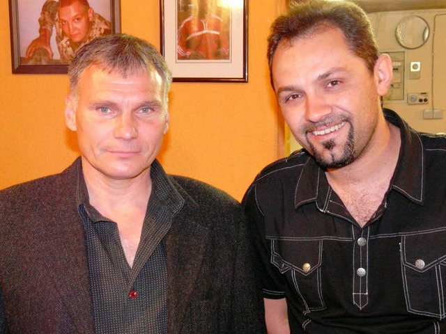 Waldemar Zimmerling (links) und Viktor...gen beim FV Langenwinkel Veranwortung.  | Foto: Reiner Beschorner