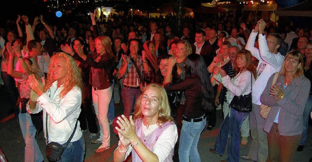 Beim Trottoirfest 2009 lie sich das P...m von der Joe Martins Band mitreien.   | Foto: Archiv
