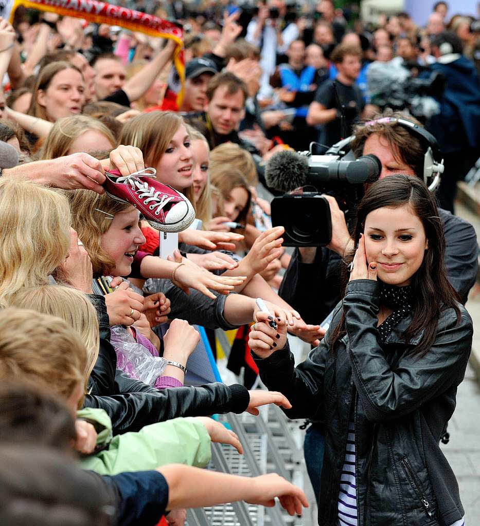 Deutschland hat den Eurovison Star: Lena Meyer-Landrut wird nach ihrer Rckkehr aus Oslo gefeiert.