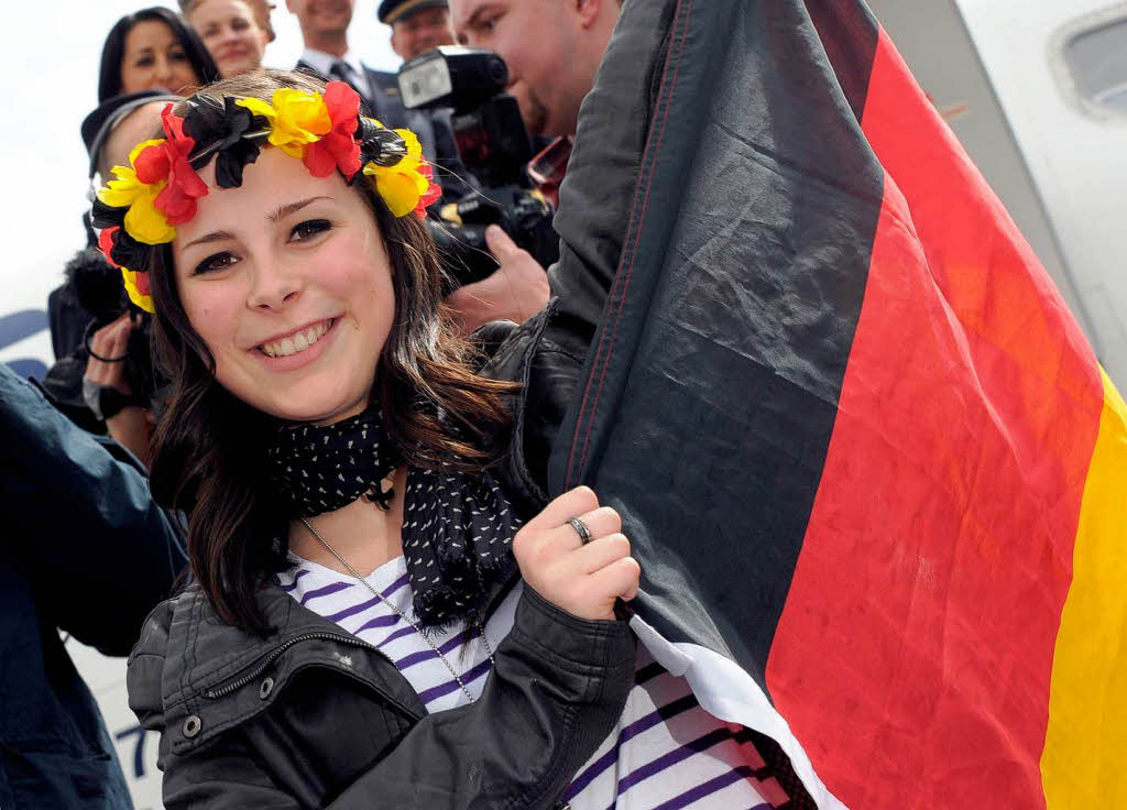 Deutschland hat den Eurovison Star: Lena Meyer-Landrut wird nach ihrer Rckkehr aus Oslo gefeiert.