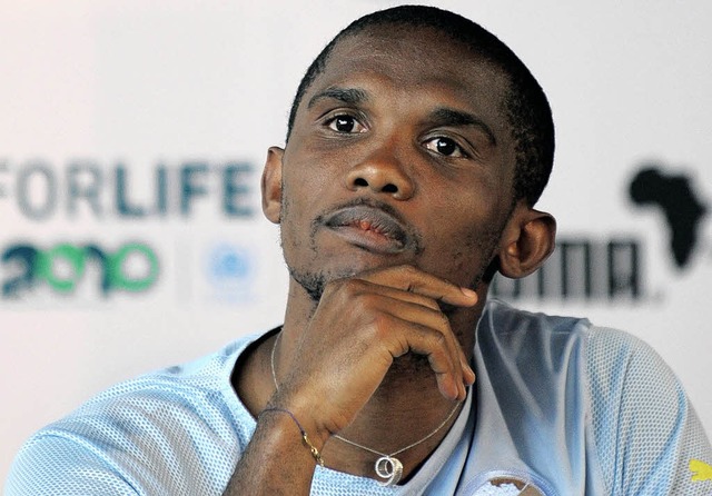 berlegt, ob er berhaupt zur WM fahren soll: Kameruns Samuel Eto&#8217;o  | Foto: afp