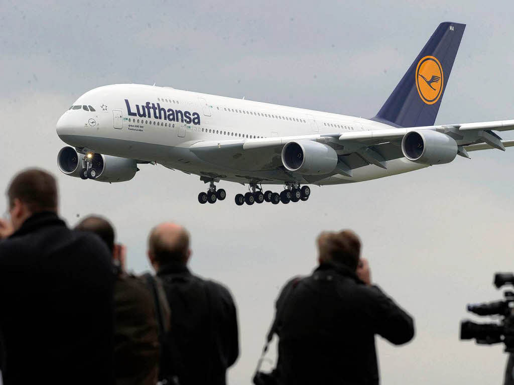 Der A380 auf und ber dem Baden Airport Rheinmnster.