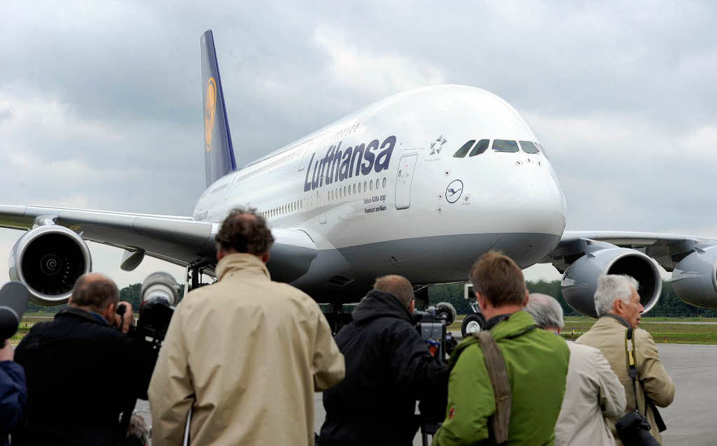 Der A380 auf und ber dem Baden Airport Rheinmnster.