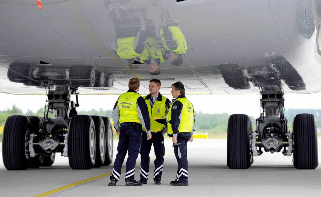 Der A380 auf und ber dem Baden Airport Rheinmnster.