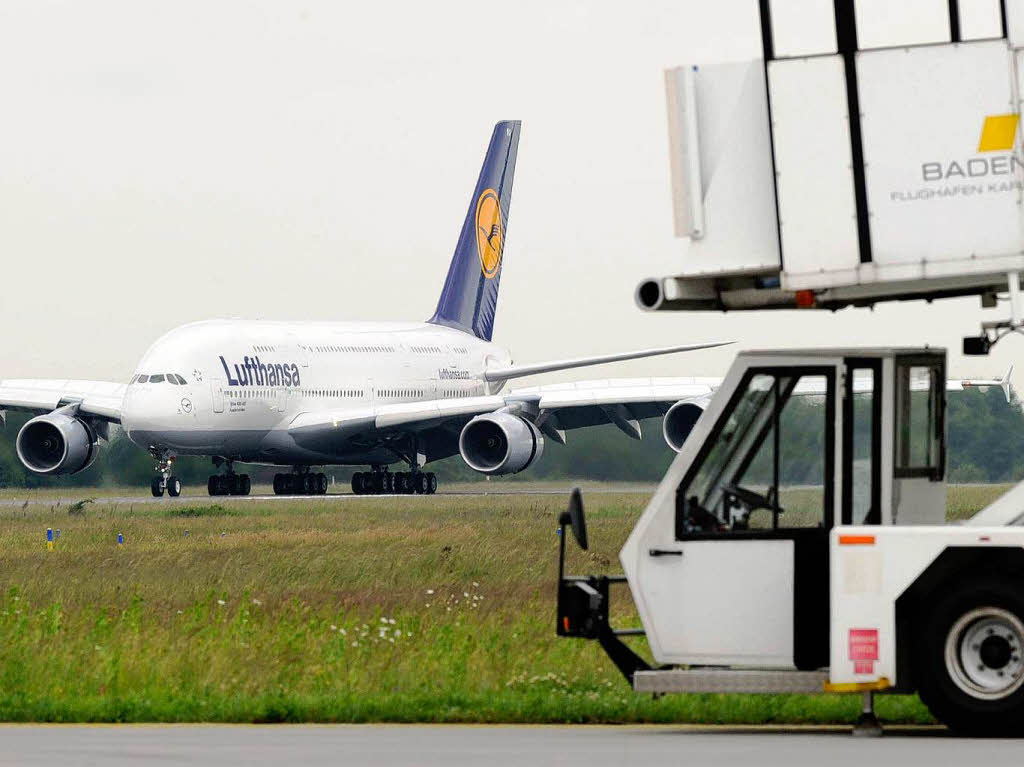 Der A380 auf und ber dem Baden Airport Rheinmnster.