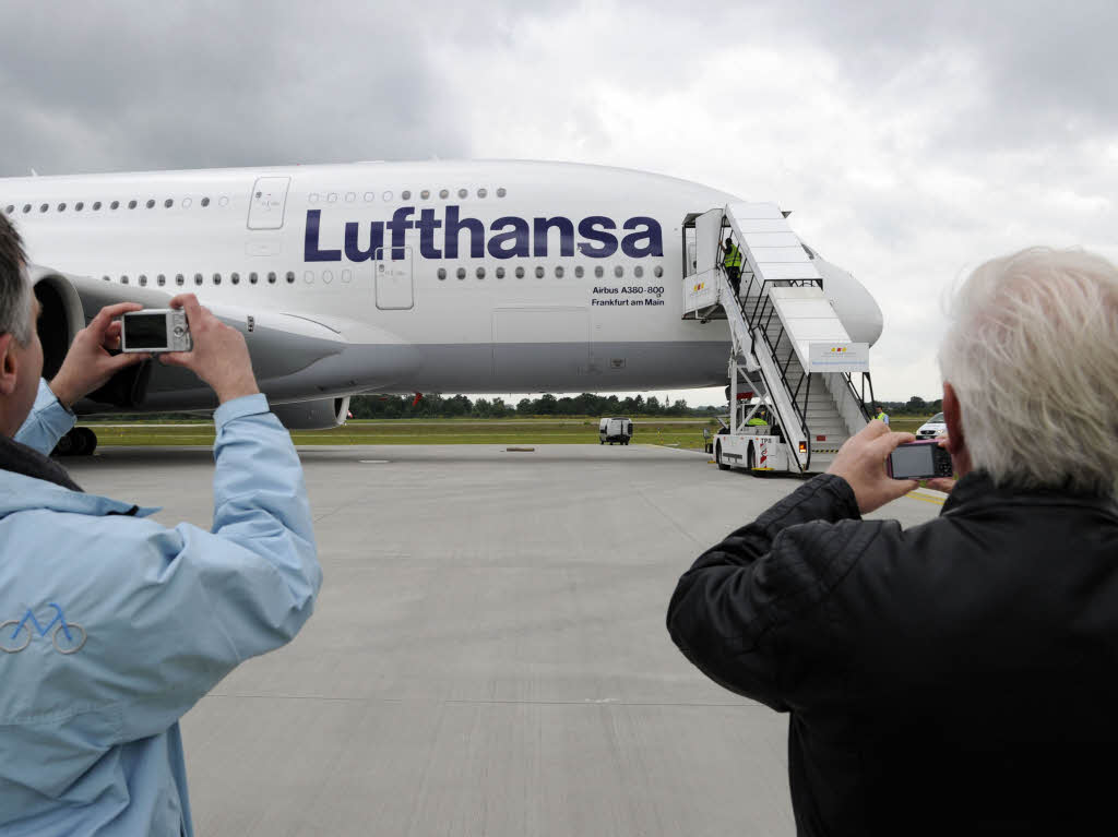 Der A380 auf und ber dem Baden Airport Rheinmnster.