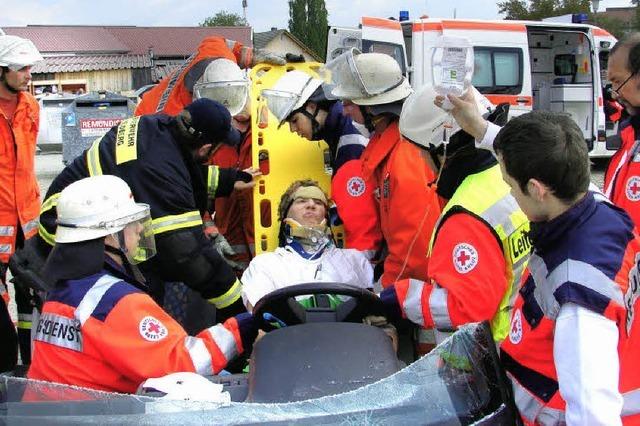 DRK und Feuerwehr wollen Verletzte schonend befreien