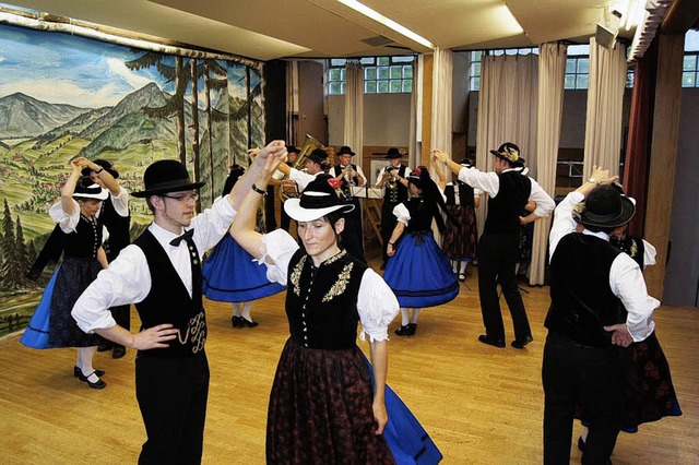 Brauchtum pur war  in der Festhalle in...atabend in diesem Jahr veranstaltete.   | Foto: Roland Gutjahr