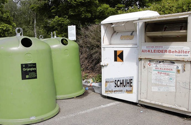 Die Container in der Gterstrae sind ...erden sie zweimal wchentlich geleert.  | Foto: ib