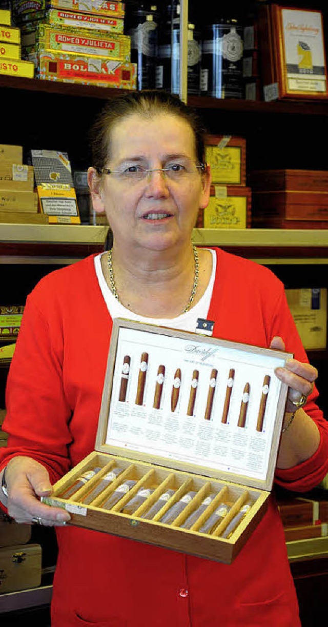Gabriele Uhlmann: Bald steht der Abschied von ihren Zigarren an.  | Foto: Thomas Kunz