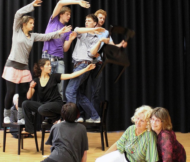 Vom Fallen und sich wieder Hochrappeln...ck des freien Theaters Tempus fugit.   | Foto: BZ