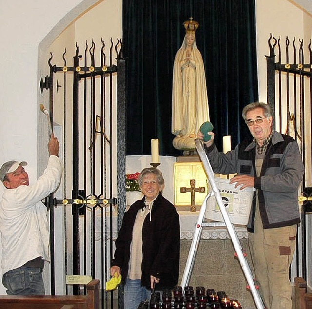 Sie haben die Fatima-Kapelle in Todtna... Pia und Erwin Schubnell (von links).   | Foto: Georg Jger