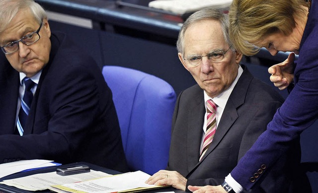 Was plant die Union? Kanzlerin Merkel ...er Rainer Brderle (FDP; von rechts).   | Foto: ddp