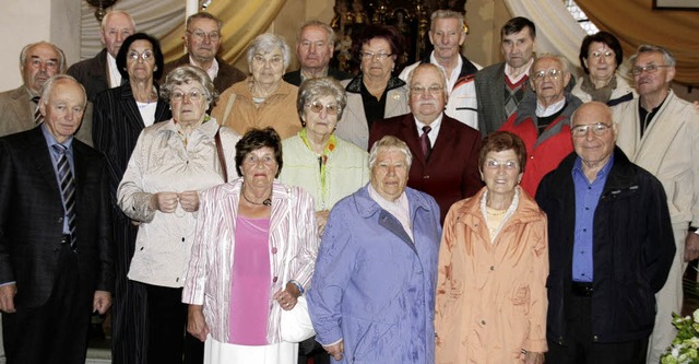 Die ehemaligen Schlerinnen und Schle...h  zum 75. Geburtstag in Grafenhausen.  | Foto: Chris Seifried
