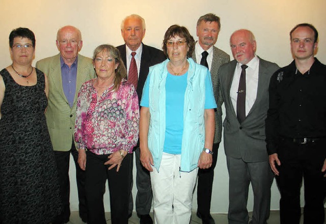 Ehrungen beim Tennisclub Riegel: Links...etende Vorsitzende Christian Miketta.   | Foto: Hassler